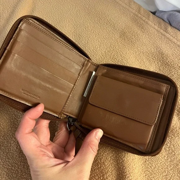 SOLD - Bottega Veneta Intreciatto  lambskin leather zip around bifold wallet - Picture 5 of 15